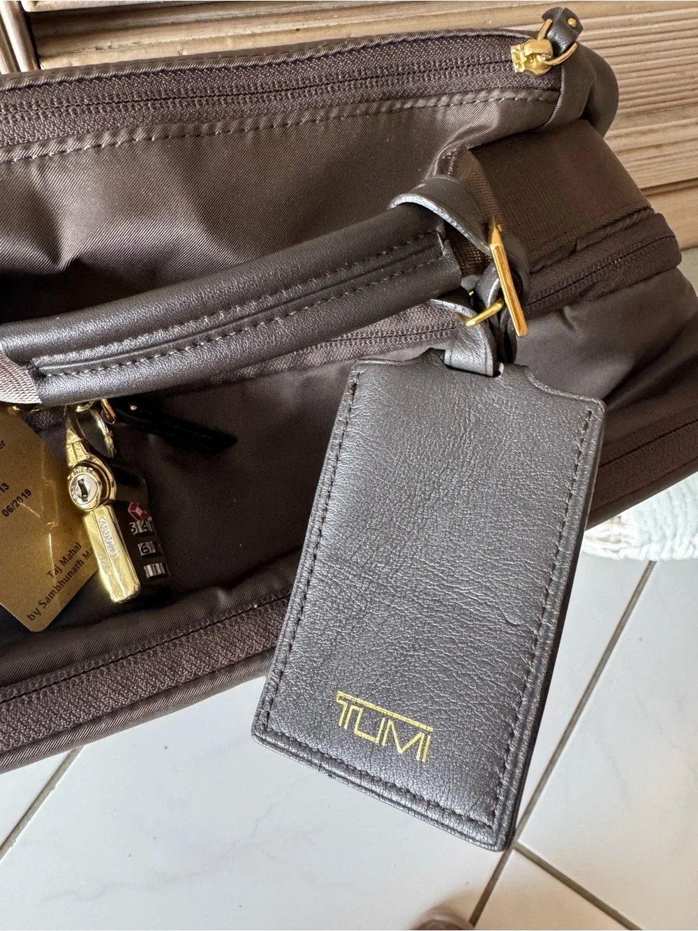 Tumi voyageur leger